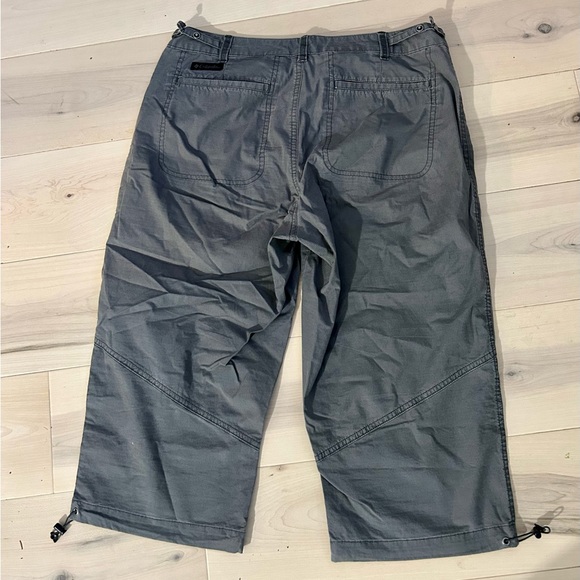 Columbia Gray Adjustable Waist Capris Size 10 - Picture 2 of 16